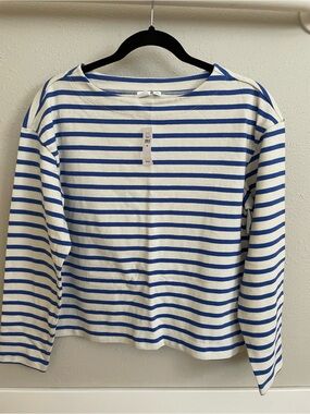 GAP Blue and White Striped Crewneck Top